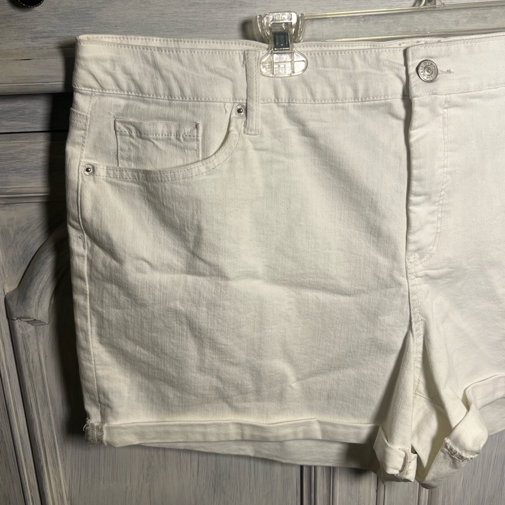 Jessica Simpson Classic White Denim Shorts - Picture 4 of 8